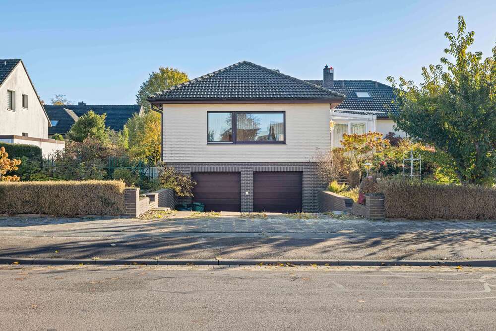 Thumbnail-Haus zum Kaufen in Sarstedt 842.000,00 € 327.14 m²