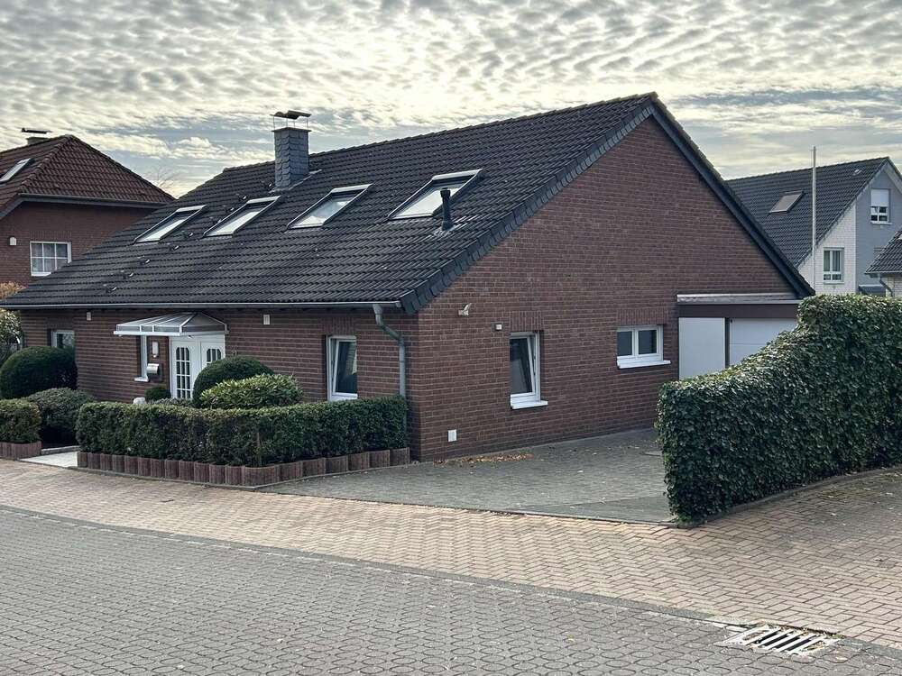 Thumbnail-Haus zum Kaufen in Langenfeld 849.000,00 € 214 m²