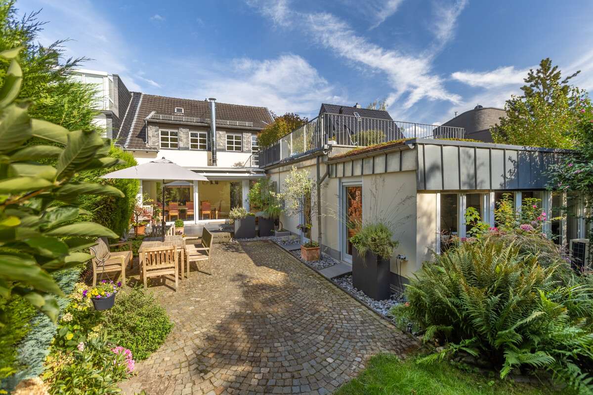 Thumbnail-Haus zum Kaufen in Köln Junkersdorf 1.890.000,00 € 246 m²
