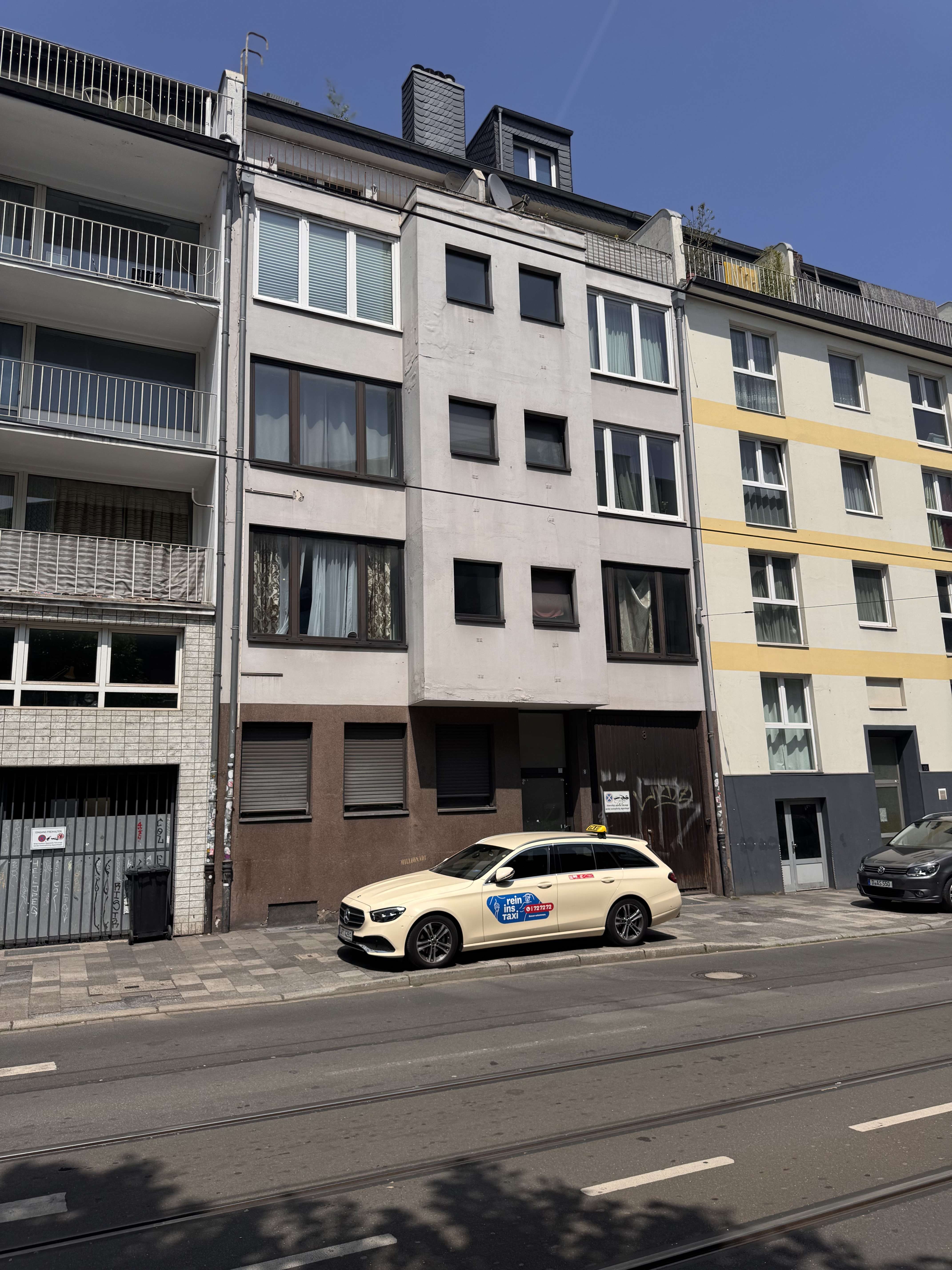 Thumbnail-Haus zum Kaufen in Düsseldorf 1.750.000,00 € 585 m²