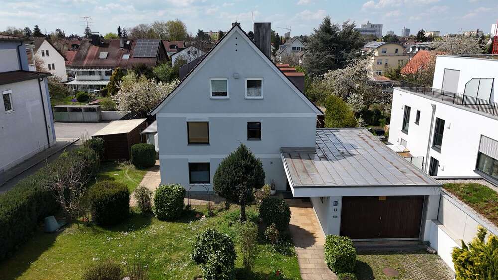 Thumbnail-Haus zum Kaufen in München 2.100.000,00 € 293 m²