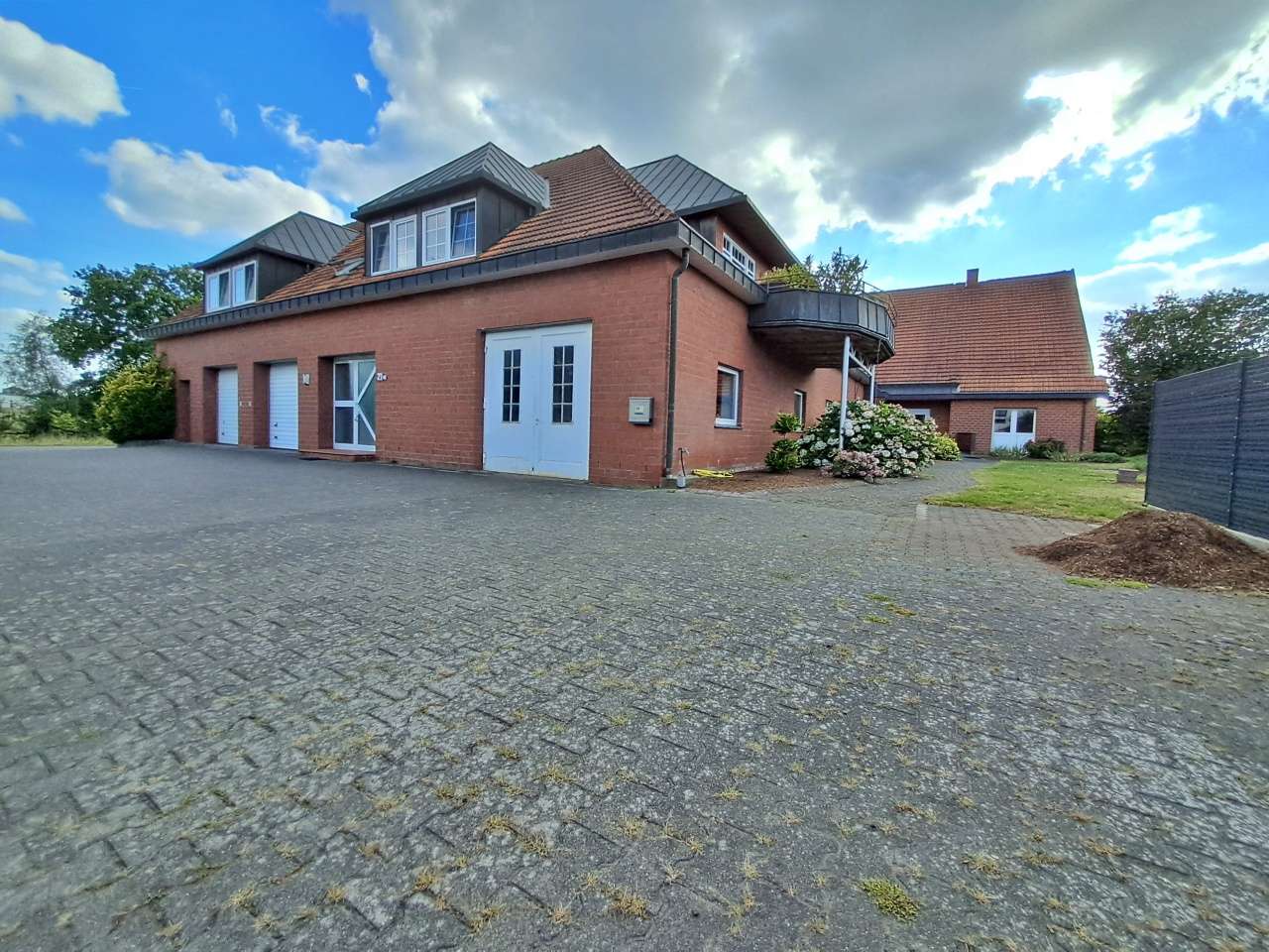 Thumbnail-Haus zum Kaufen in Halle (Westf.) 595.000,00 € 367.36 m²