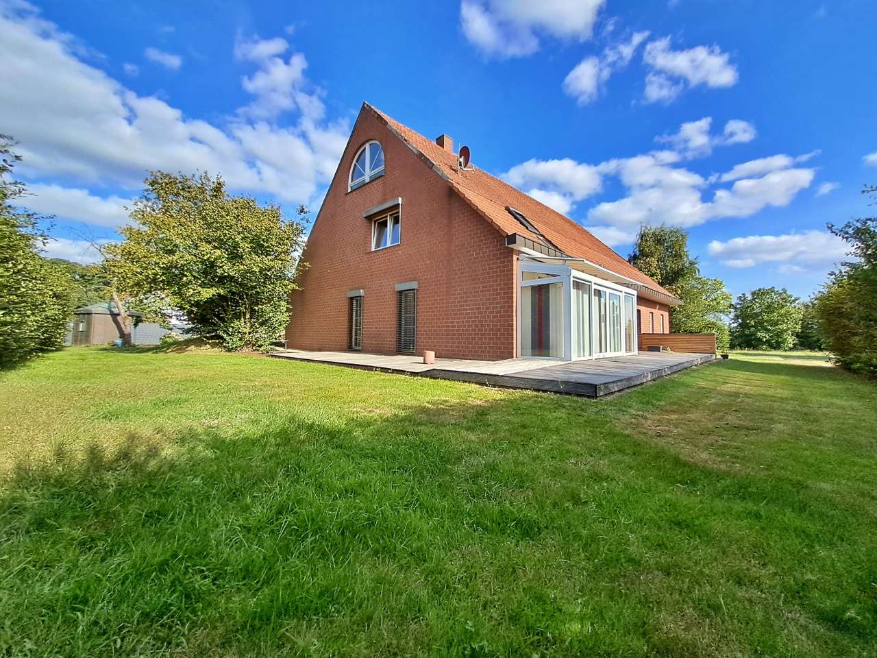 Thumbnail-Haus zum Kaufen in Halle (Westf.) 980.000,00 € 557.63 m²