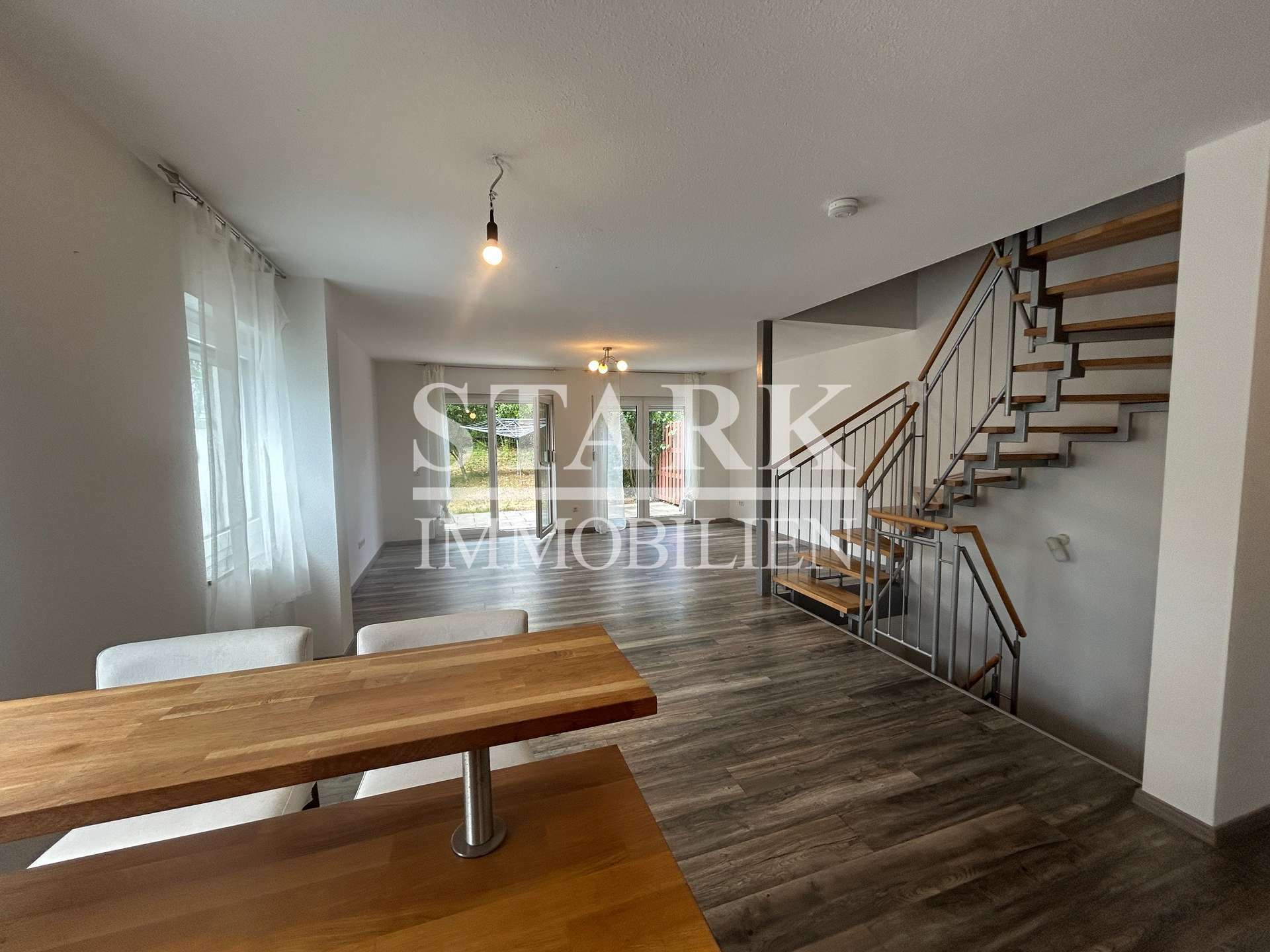 Thumbnail-Haus zum Mieten in Schwalbach am Taunus 2.395,00 € 140.5 m²