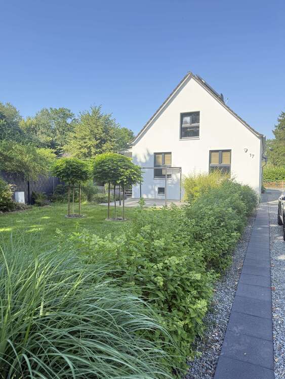 Thumbnail-Haus zum Mieten in Langenhagen 1.700,00 € 170 m²