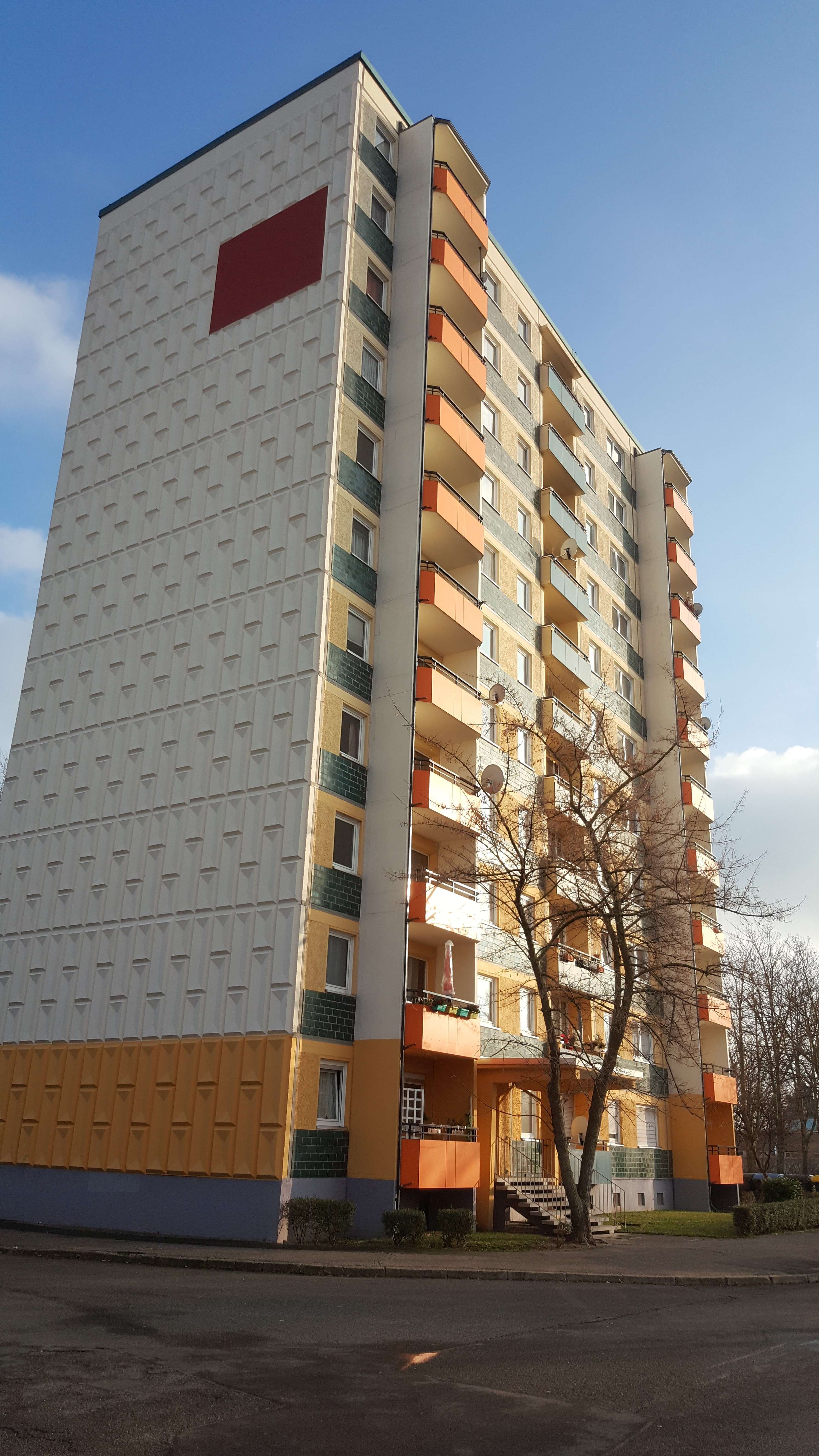 Thumbnail-Wohnung zum Mieten in Halle 460,00 € 67.66 m²
