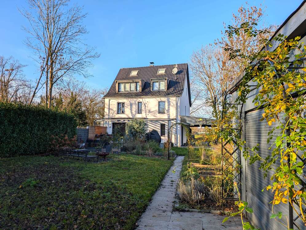 Thumbnail-Haus zum Kaufen in Köln 980.000,00 € 208 m²