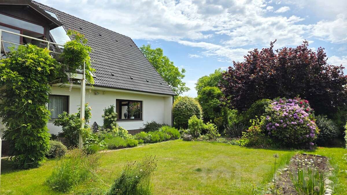 Thumbnail-Haus zum Kaufen in Hamburg Sasel 998.000,00 € 239 m²