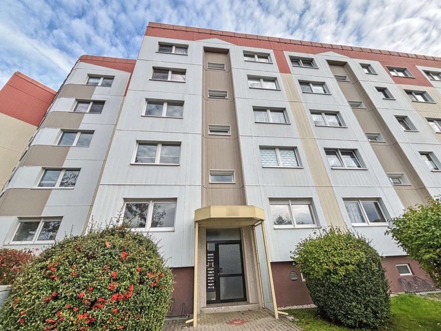 Thumbnail-Wohnung zum Kaufen in Limbach-Oberfrohna 54.999,00 € 76.45 m²