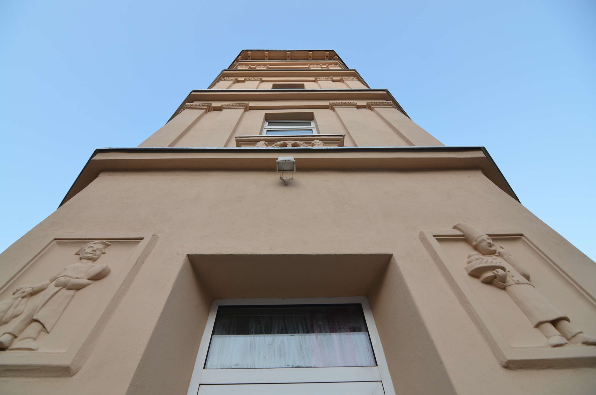 Thumbnail-Wohnung zum Mieten in Halle 899,00 € 95.65 m²