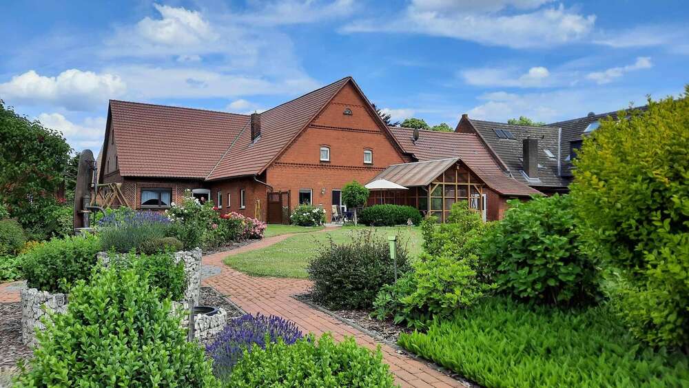 Thumbnail-Haus zum Kaufen in Petershagen 195.000,00 € 240 m²