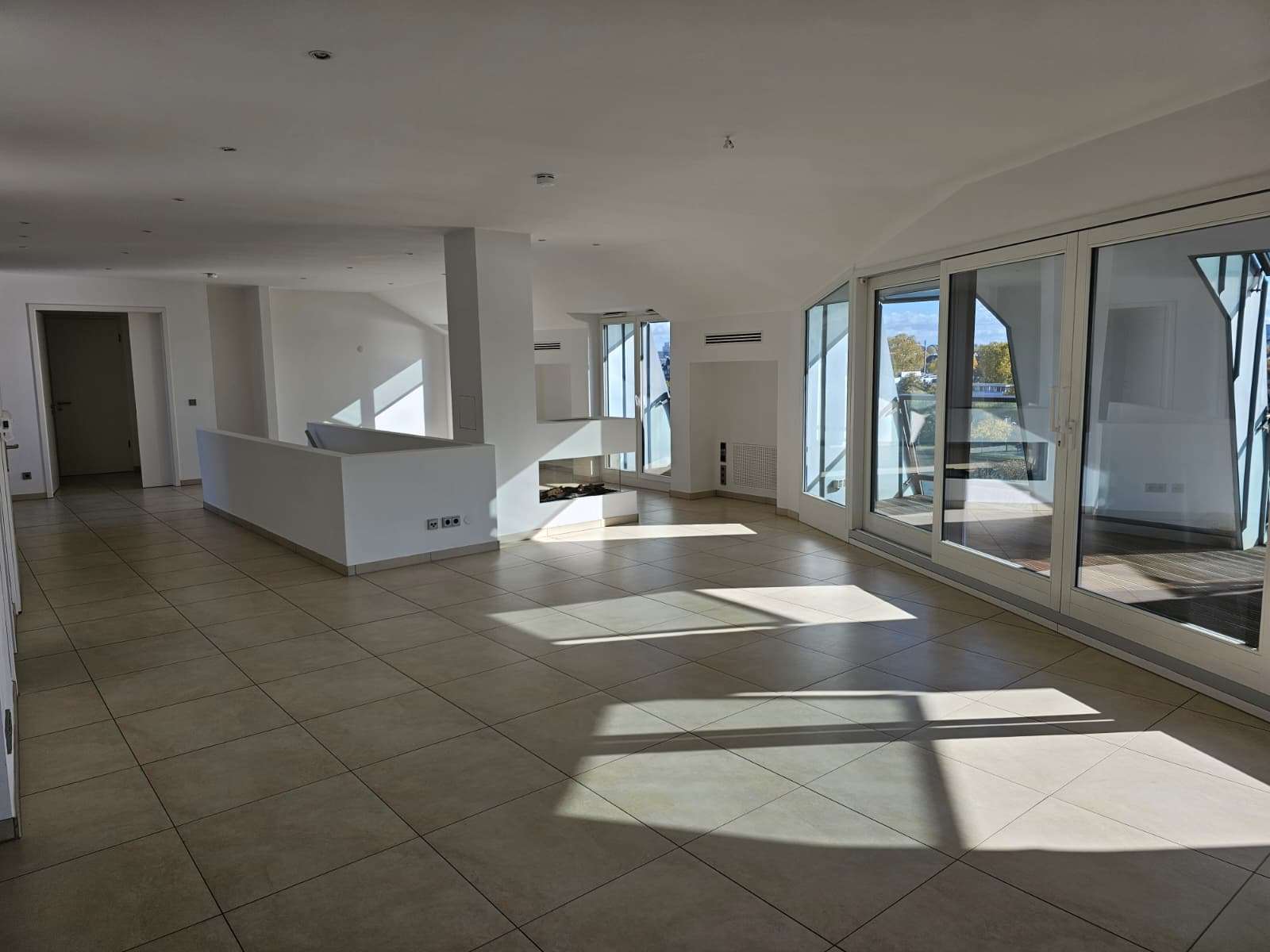 Thumbnail-Wohnung zum Mieten in Frankfurt 4.450,00 € 250 m²