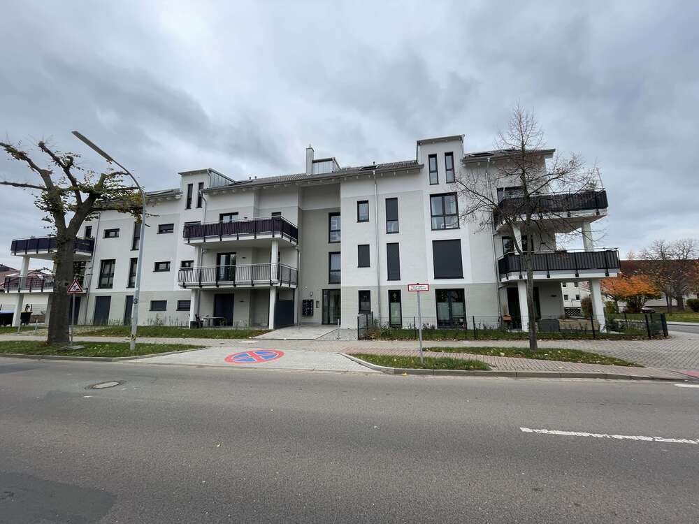 Thumbnail-Wohnung zum Kaufen in Zwenkau 301.100,00 € 69.49 m²