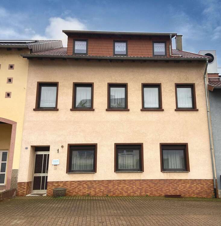 Thumbnail-Haus zum Kaufen in Rehlingen-Siersburg 240.000,00 € 251 m²