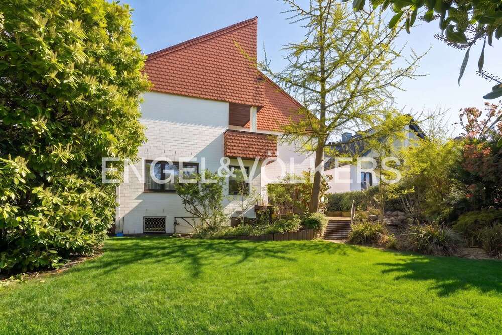 Thumbnail-Haus zum Kaufen in Frankfurt 1.950.000,00 € 306.63 m²