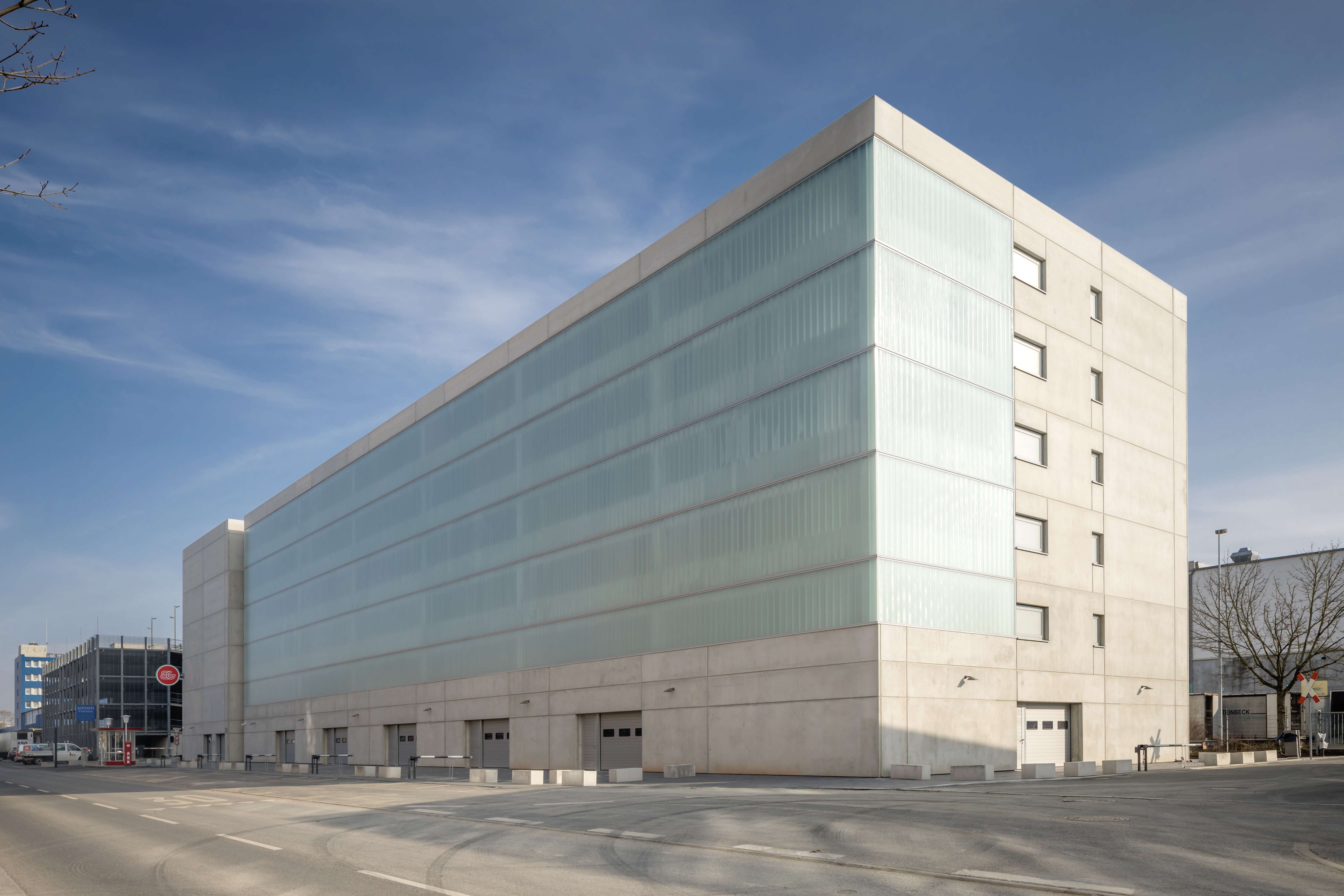 Thumbnail-Halle in Frankfurt am Main 7.000,00 € 454 m²