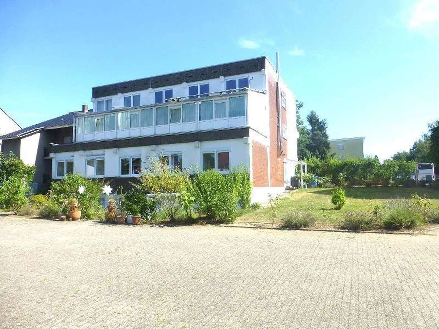 Thumbnail-Wohnung zum Mieten in Leverkusen 2.690,00 € 211 m²