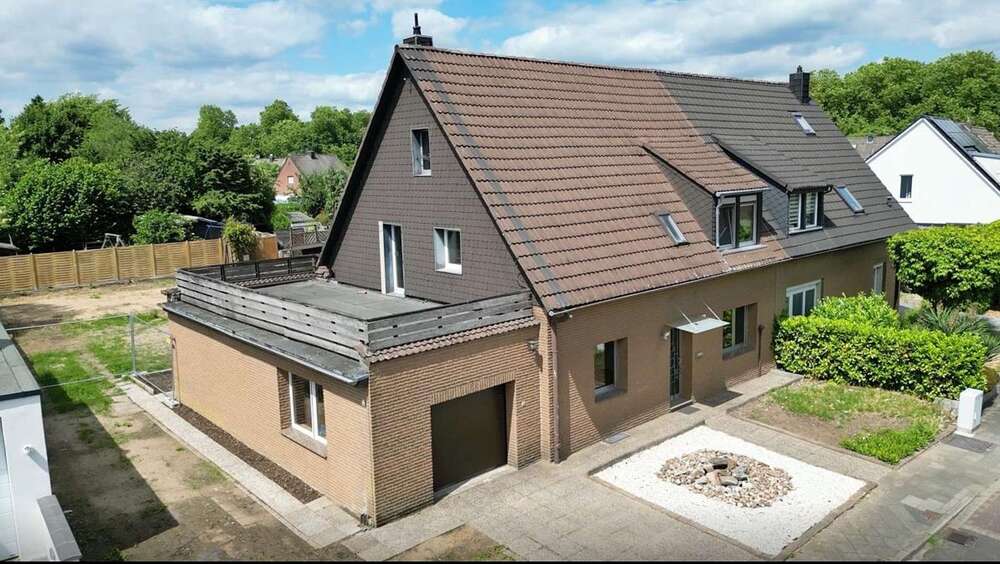 Thumbnail-Haus zum Kaufen in Düsseldorf 695.000,00 € 201 m²