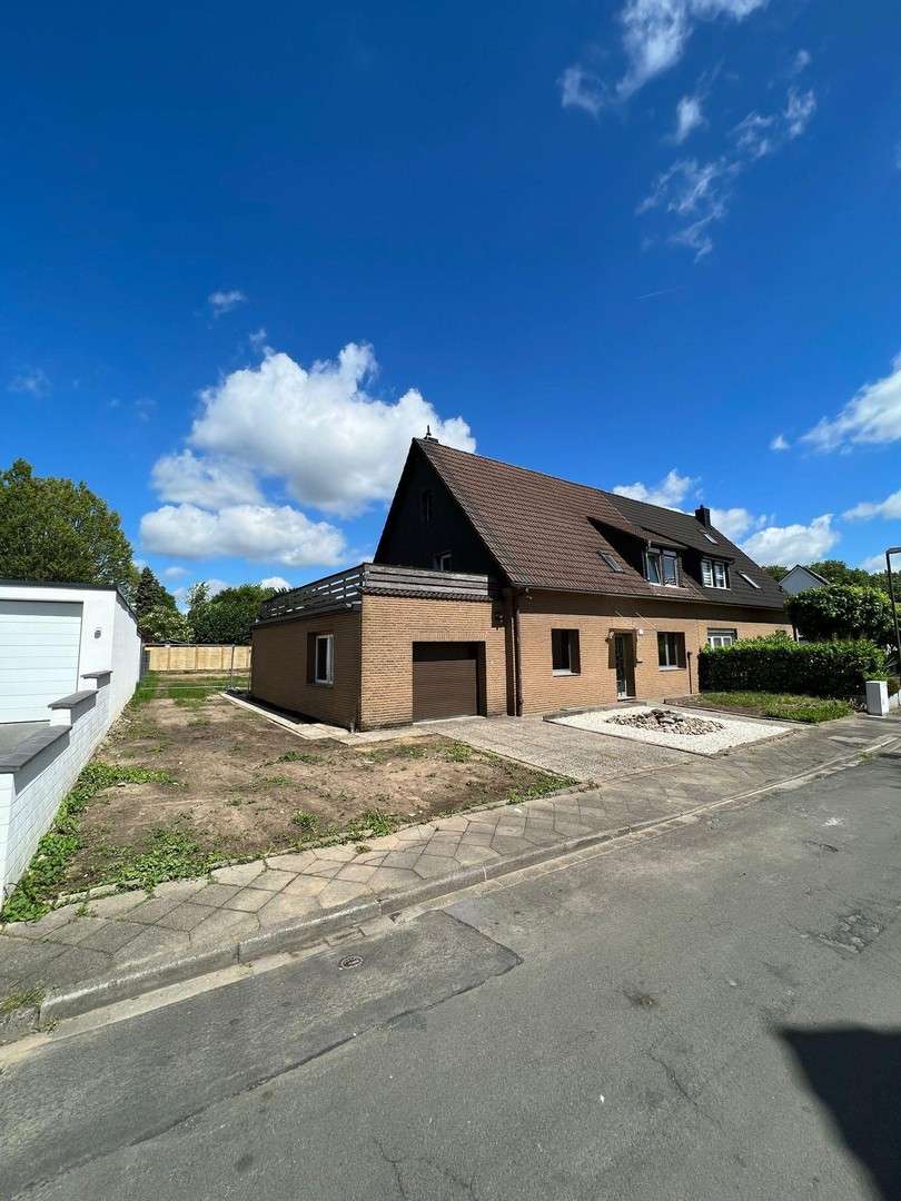 Thumbnail-Haus zum Kaufen in Düsseldorf 695.000,00 € 201 m²
