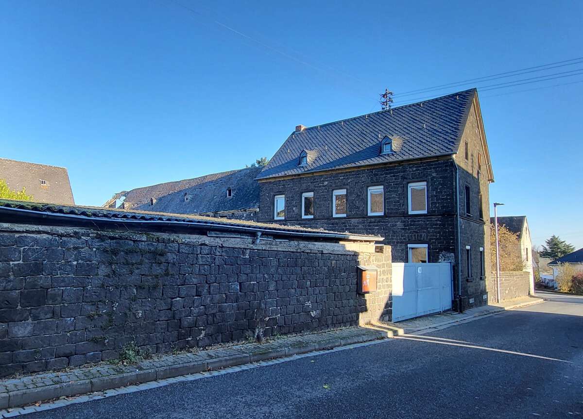 Thumbnail-Haus zum Kaufen in Mayen Hausen bei Mayen 333.000,00 € 135 m²