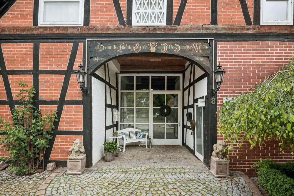 Thumbnail-Haus zum Kaufen in Uetze 1.090.000,00 € 414 m²