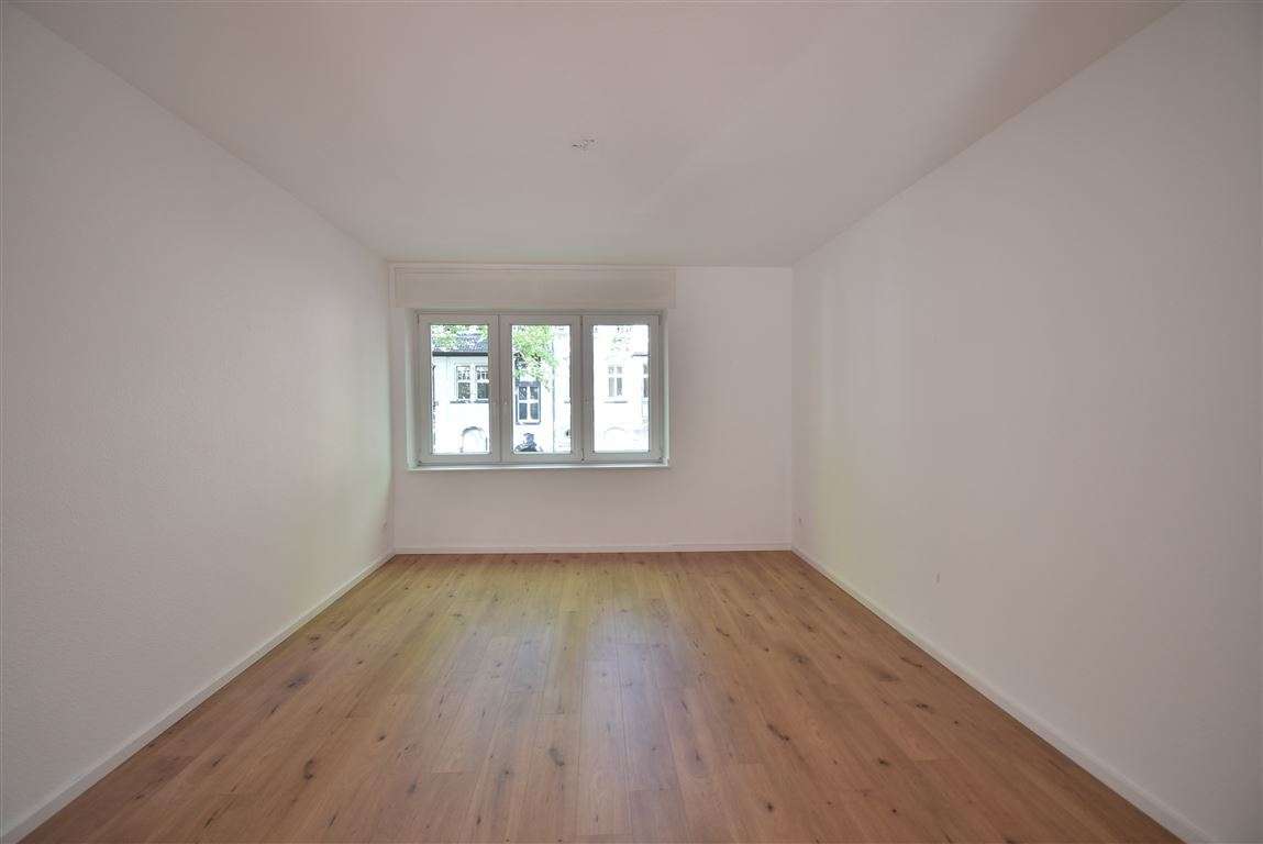 Thumbnail-Wohnung zum Mieten in Krefeld 1.100,00 € 98.75 m²