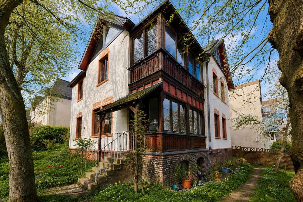 Thumbnail-Haus zum Kaufen in Frankfurt am Main 1.100.000,00 € 242 m²