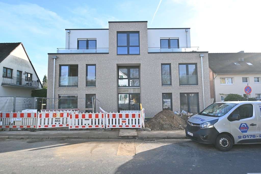 Thumbnail-Wohnung zum Kaufen in Langenfeld 689.000,00 € 128.09 m²
