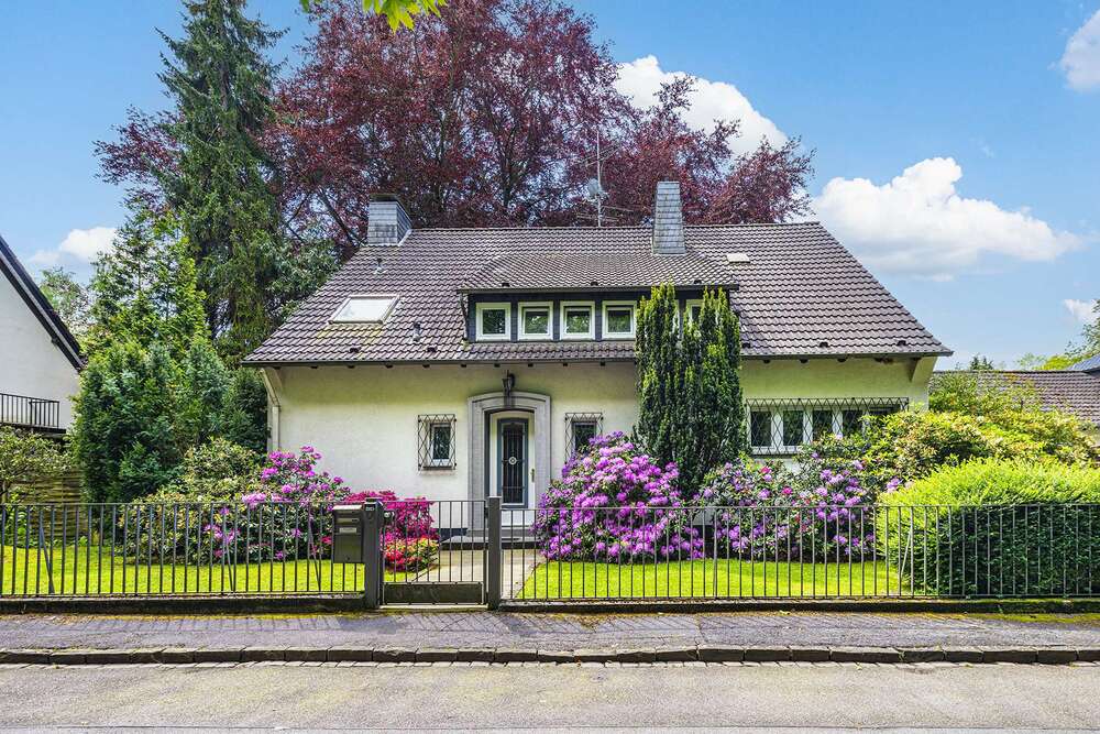 Thumbnail-Haus zum Kaufen in Leverkusen 1.050.000,00 € 177 m²