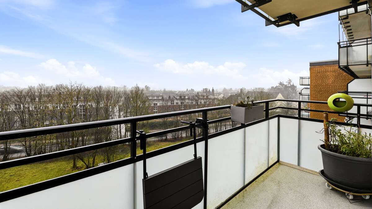 Thumbnail-Wohnung zum Kaufen in Halstenbek 220.000,00 € 52 m²