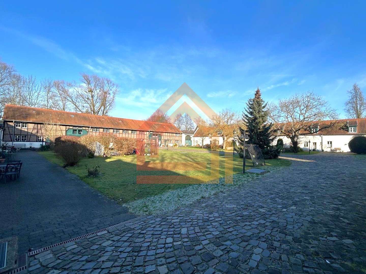 Thumbnail-Wohnung zum Kaufen in Köln 299.000,00 € 122 m²