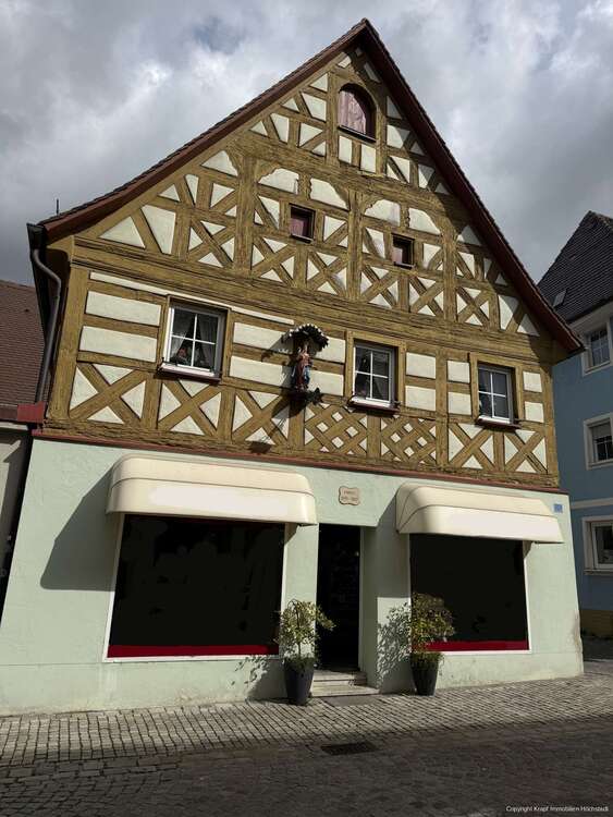 Thumbnail-Haus zum Kaufen in Höchstadt an der Aisch 330.000,00 € 220 m²