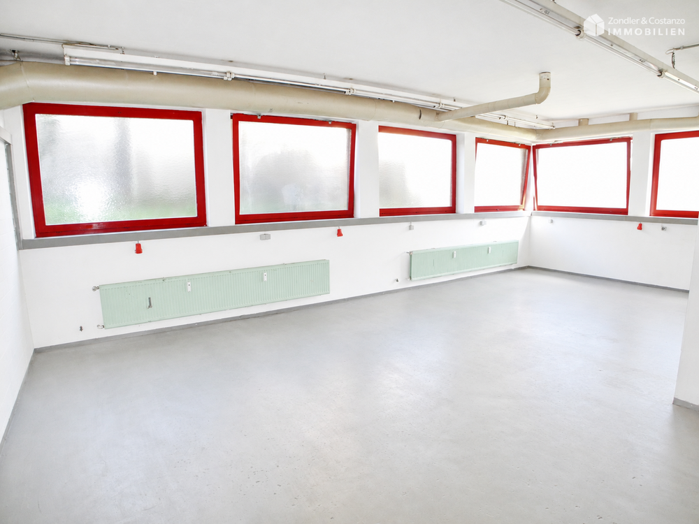 Thumbnail-Halle in Esslingen am NEckar 800,00 € 100 m²
