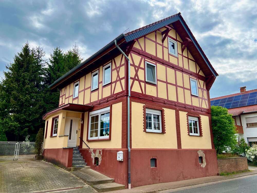 Thumbnail-Haus zum Kaufen in Wehretal- Vierbach 120.000,00 € 130 m²