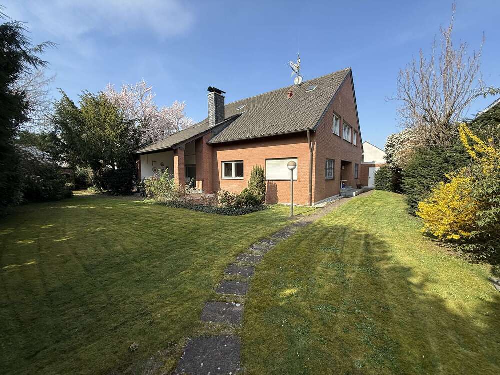 Thumbnail-Haus zum Kaufen in Köln 1.390.000,00 € 295.54 m²