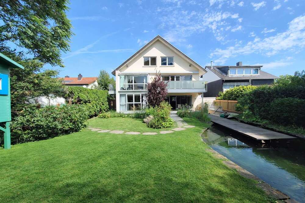 Thumbnail-Haus zum Kaufen in Neu-Isenburg 1.680.000,00 € 435.53 m²