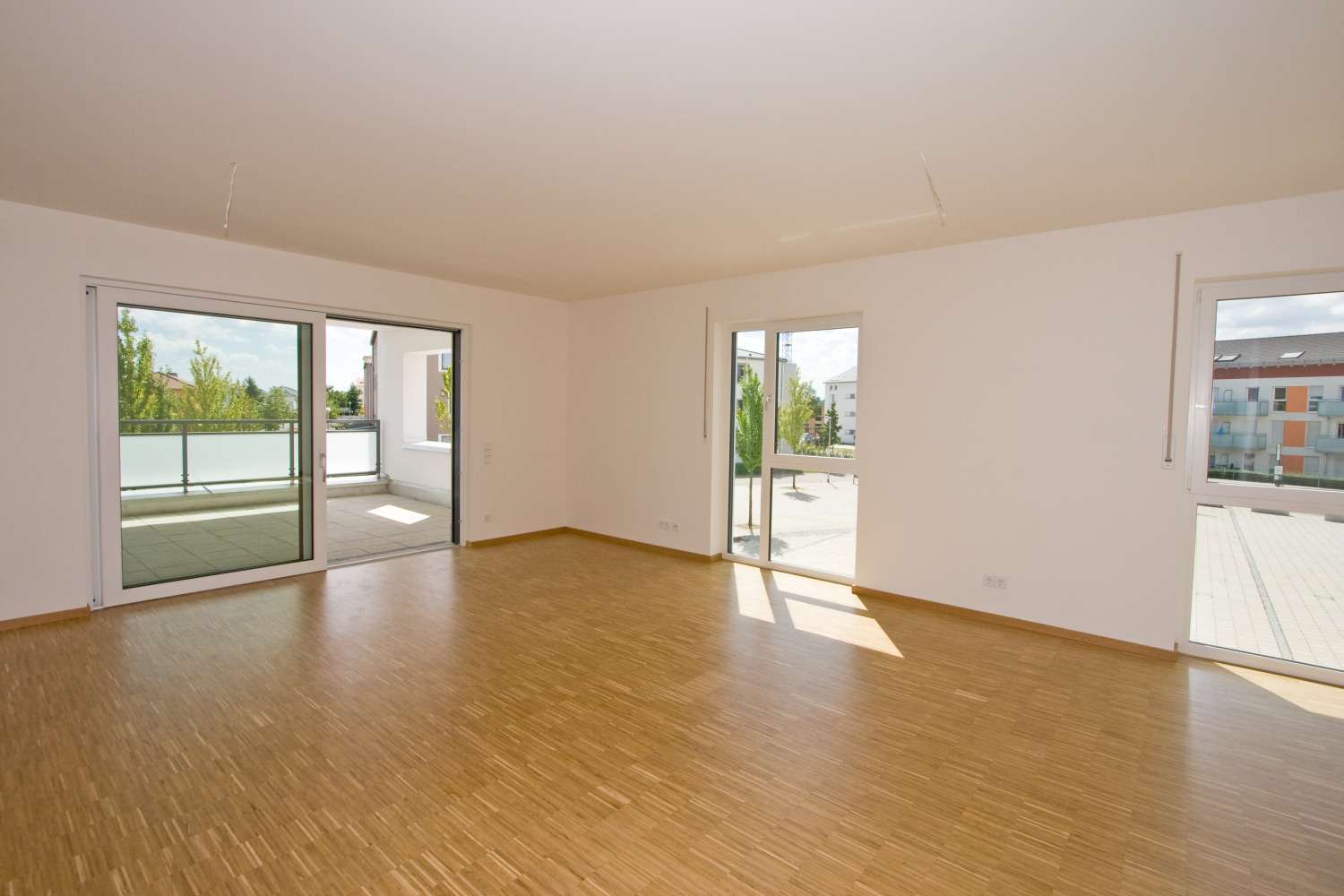 Thumbnail-Wohnung zum Mieten in Augsburg-Göggingen 1.920,00 € 140.44 m²