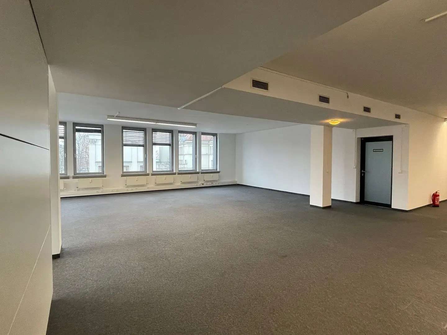 Thumbnail-Büro in Berlin 5.510,57 € 290.03 m²