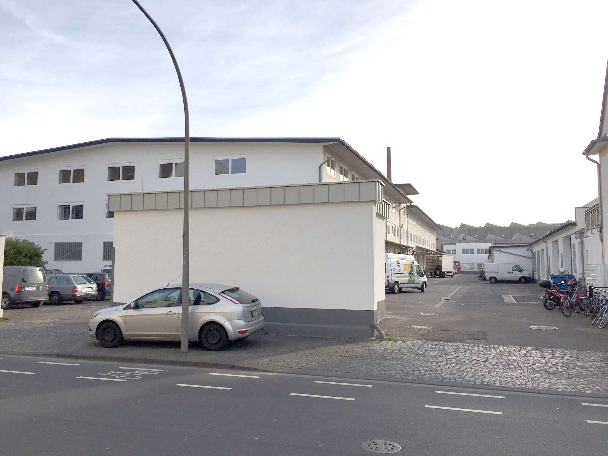 Thumbnail-Halle in Köln 192,00 € 37.2 m²