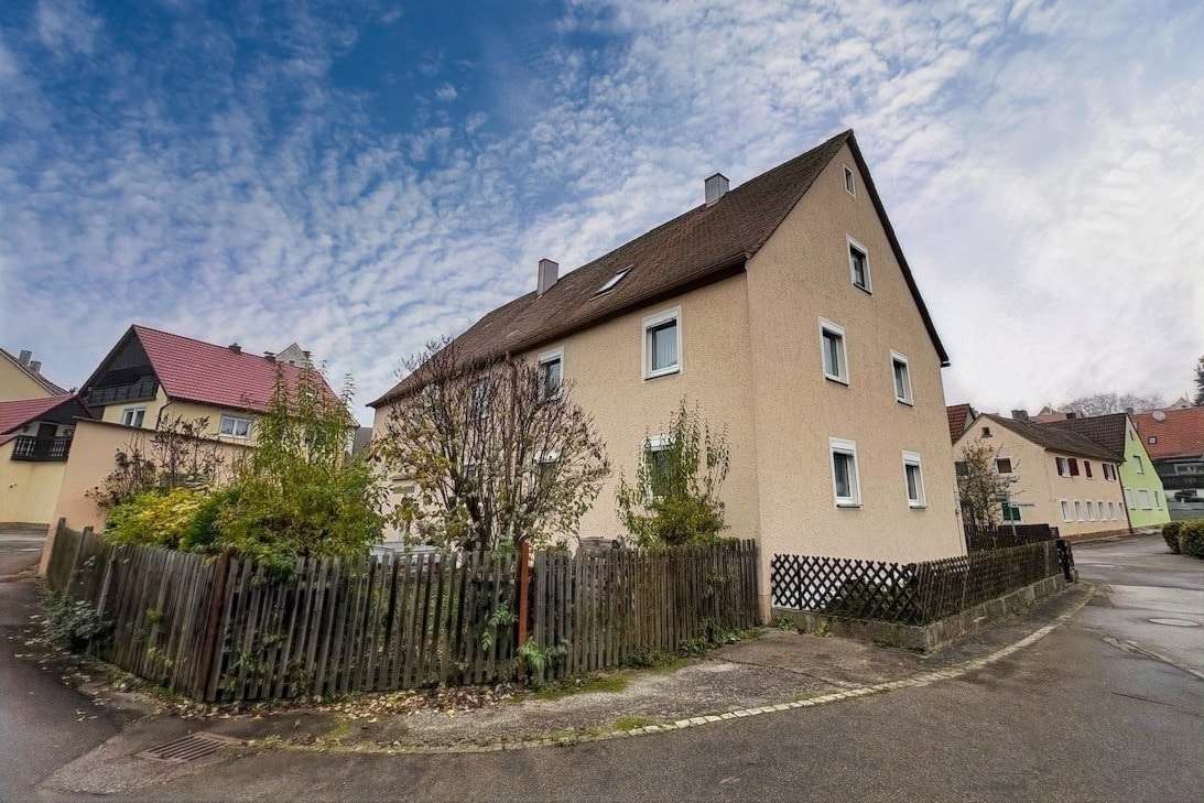 Thumbnail-Haus zum Kaufen in Aurach 184.000,00 € 170 m²
