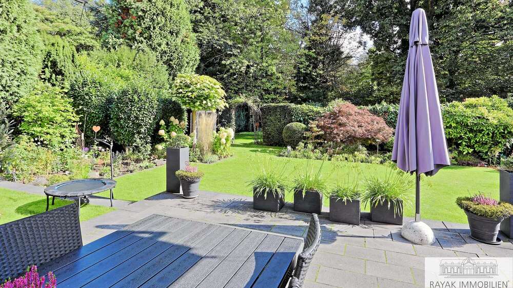 Thumbnail-Haus zum Kaufen in Düsseldorf Hassels 849.000,00 € 266.25 m²