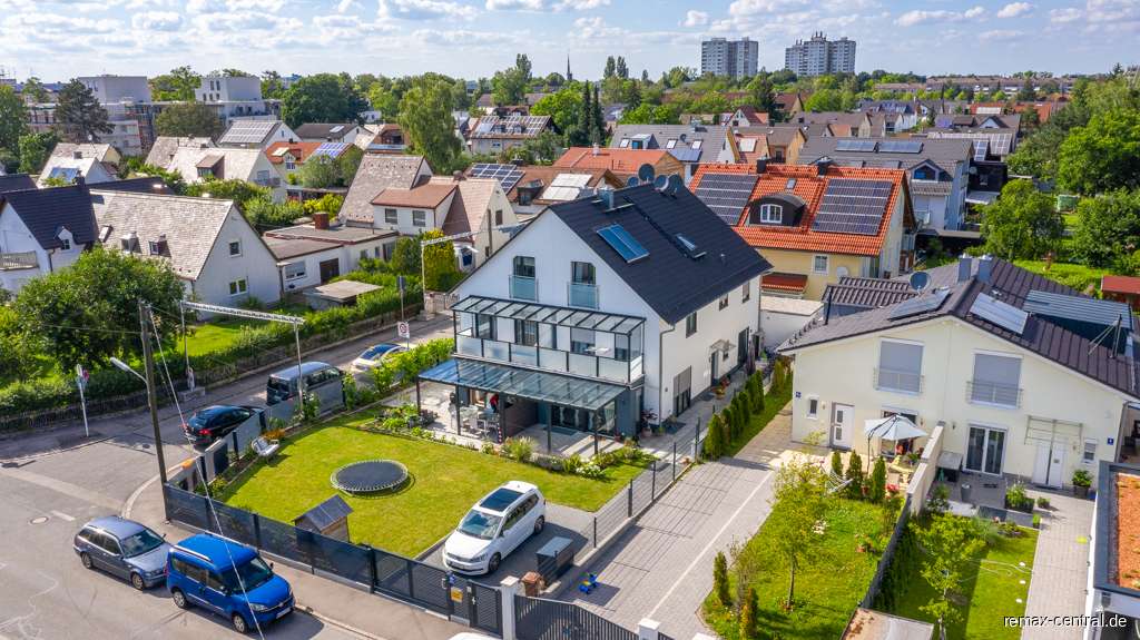 Thumbnail-Haus zum Kaufen in München 1.669.000,00 € 216.7 m²