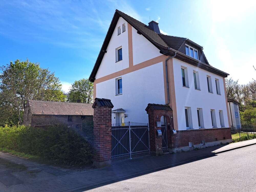 Thumbnail-Haus zum Kaufen in Beuna 249.000,00 € 192 m²