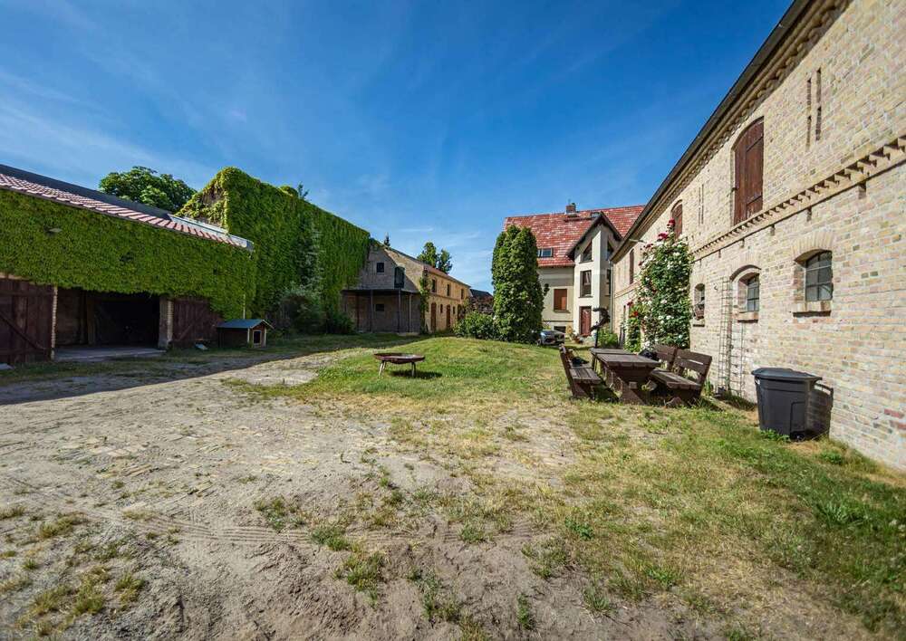 Thumbnail-Haus zum Kaufen in Potsdam OT Uetz 1.250.000,00 € 291 m²