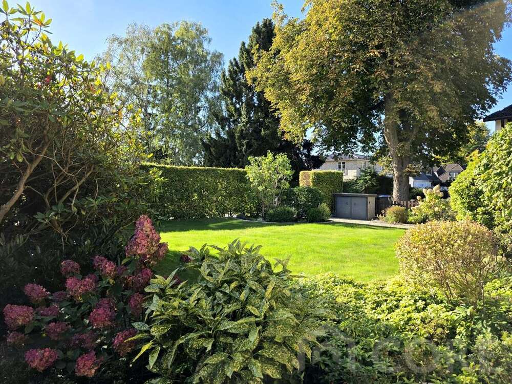 Thumbnail-Haus zum Kaufen in Hamburg Sasel 1.475.000,00 € 328 m²