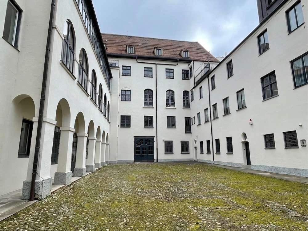 Thumbnail-Wohnung zum Mieten in Augsburg 1.450,00 € 139 m²