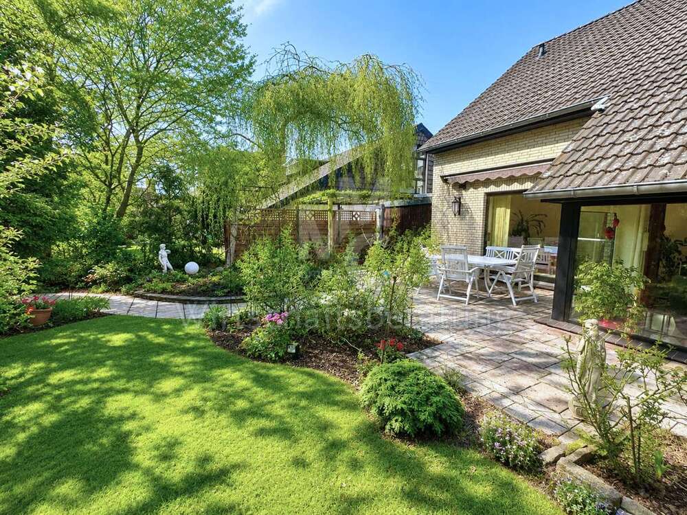 Thumbnail-Haus zum Kaufen in Isernhagen Altwarmbüchen 649.000,00 € 151 m²