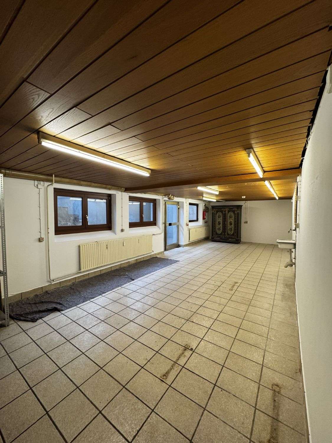 Thumbnail-Halle in Augsburg 390,00 € 48 m²