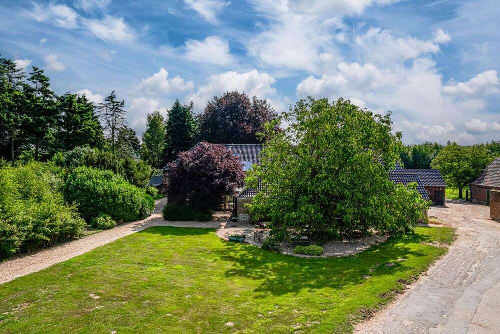 Thumbnail-Haus zum Kaufen in Bedburg-Hau 1.299.000,00 € 329.4 m²