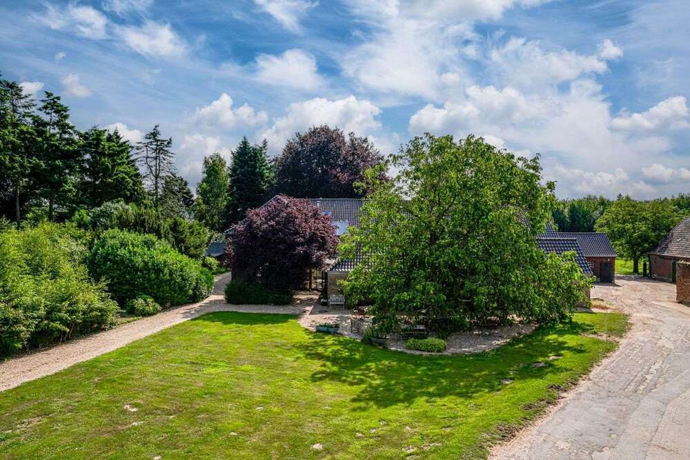 Thumbnail-Haus zum Kaufen in Bedburg-Hau 1.299.000,00 € 329.4 m²